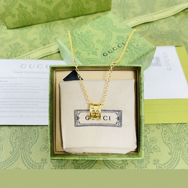 G*u*i necklaces